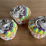 Regenboog Oreo cupcakes